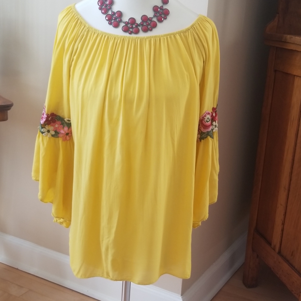 Summer off the shoulder tunic 💋